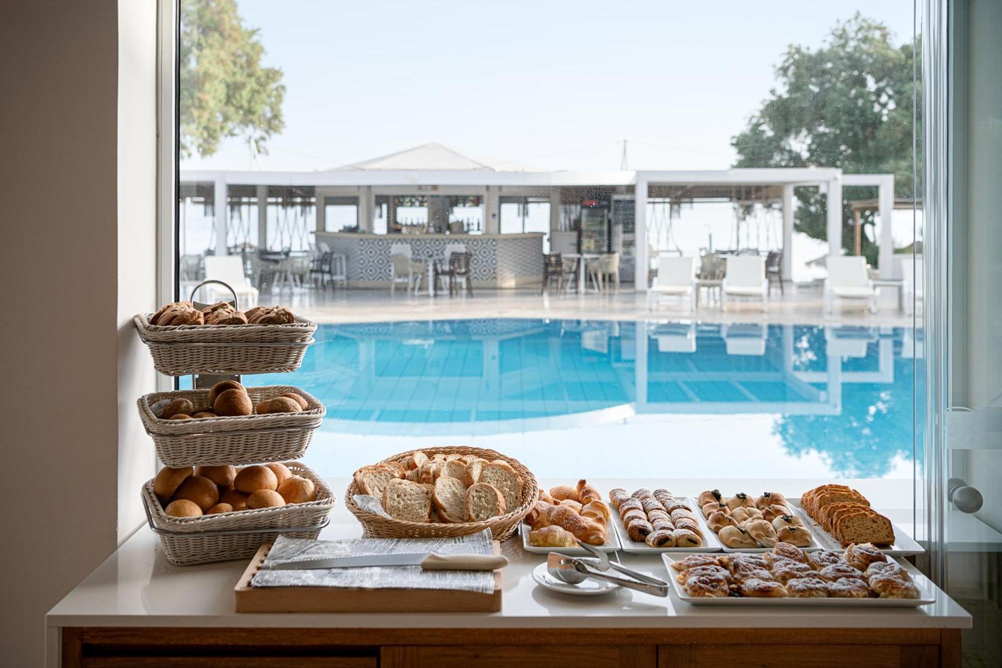 Alexia Beach Hotel Agia Marina Exterior foto