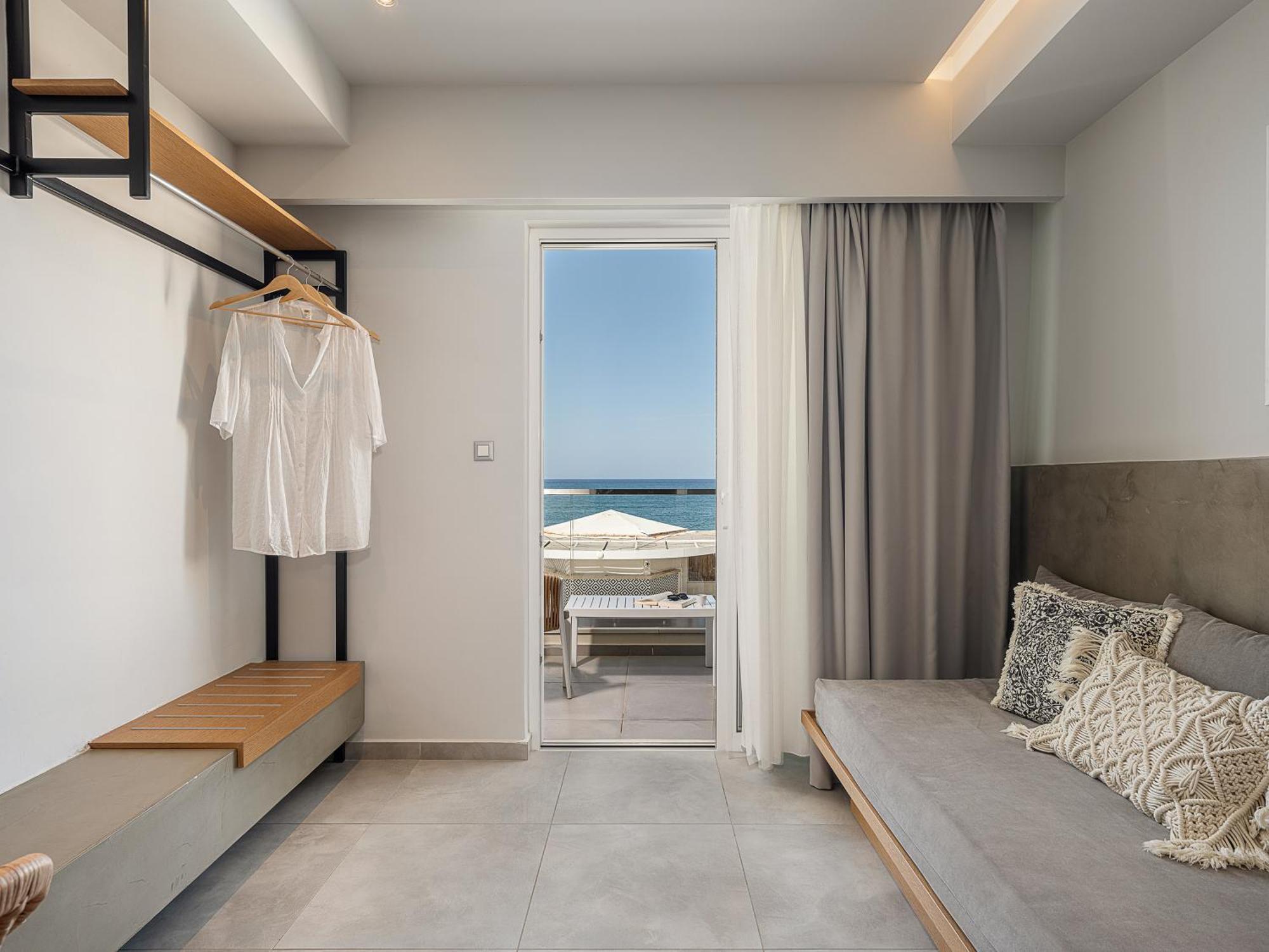 Alexia Beach Hotel Agia Marina Exterior foto